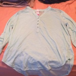 Quarter length mint green shirt
